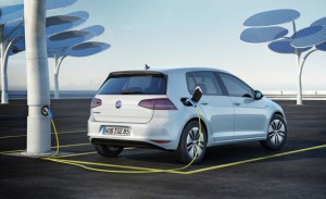 2015-Volkswagen-e-Golf-108-626x382