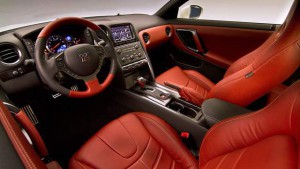 2016-Nissan-GT-R-interior pruebautos.com.ar