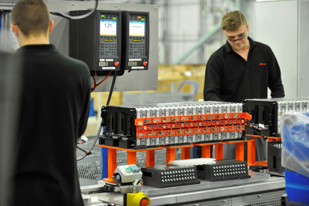 Esta planta - uno de los tres complejos de producción de baterías de Nissan a nivel global - proporcionará módulos de baterías para los totalmente eléctricos Nissan LEAF y la van multipropósito e-NV200