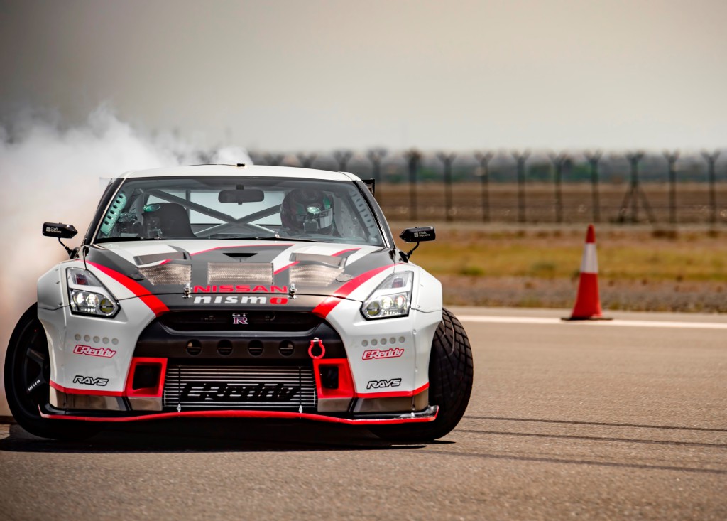 Nissan GT-R obtiene RÉCORD GUINNESS por el drifting más rápido