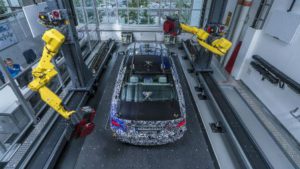 Modelo-en-3D-del-nuevo-BMW-Serie-5-2017-escaneo por robots pruebautos.com.ar (3)
