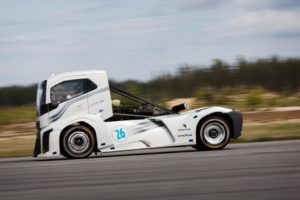 volvo trucks Iron Knight ha batido récord de velocidad en categorías de 500 y 1.000 metros pruebautos.com.ar (5)